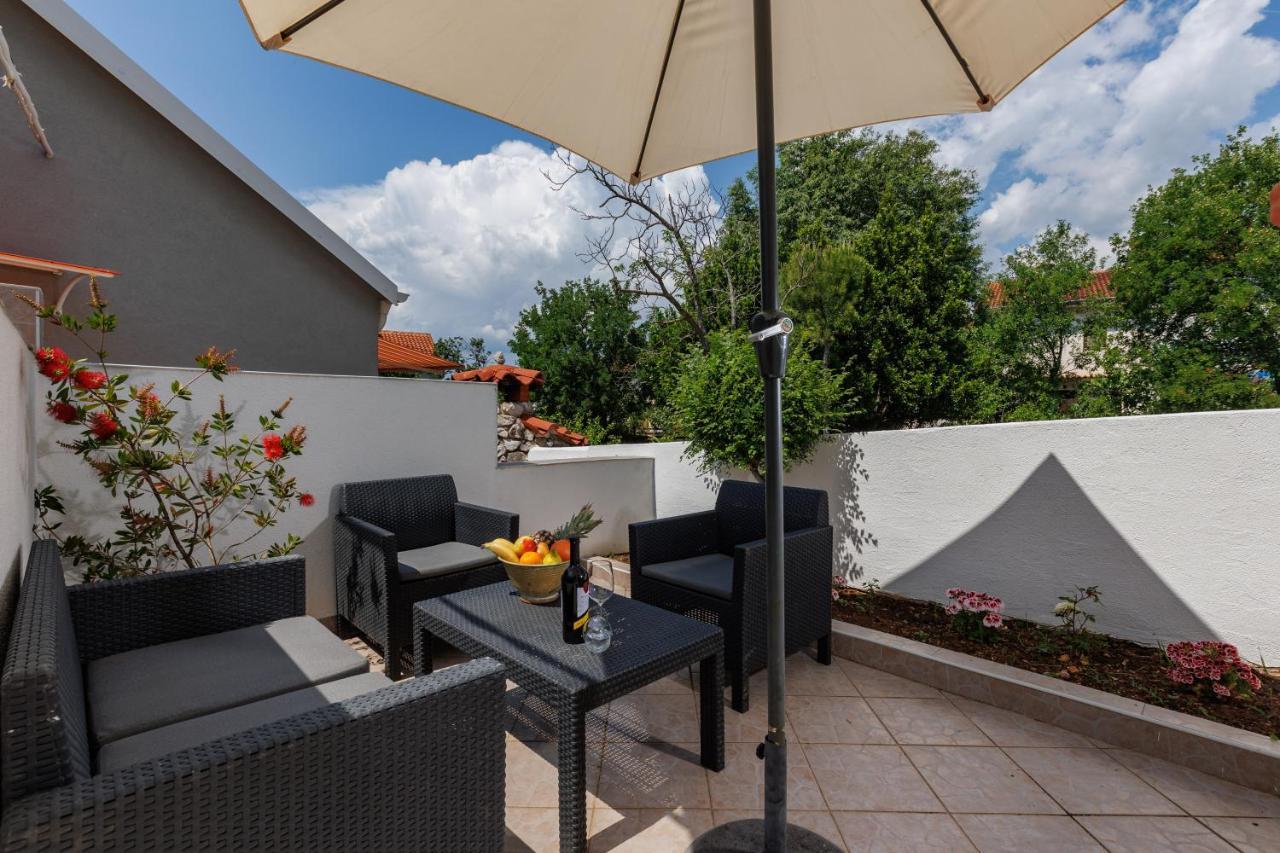 Charming Studio With Hot Tube, Terrace, Barbecue And Garden Kraljevica Exterior photo