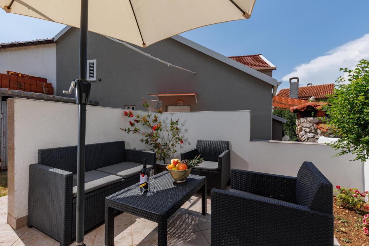 Charming Studio With Hot Tube, Terrace, Barbecue And Garden Kraljevica Exterior photo