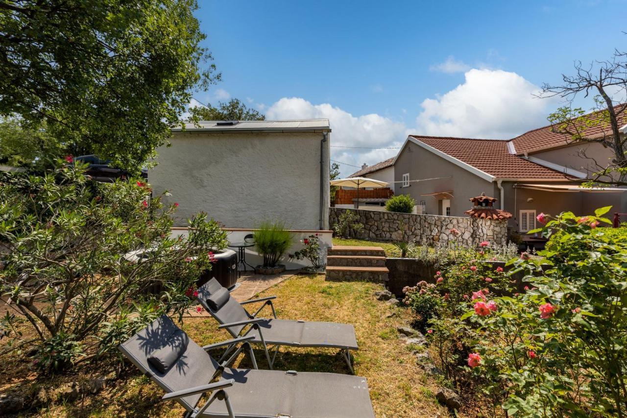 Charming Studio With Hot Tube, Terrace, Barbecue And Garden Kraljevica Exterior photo