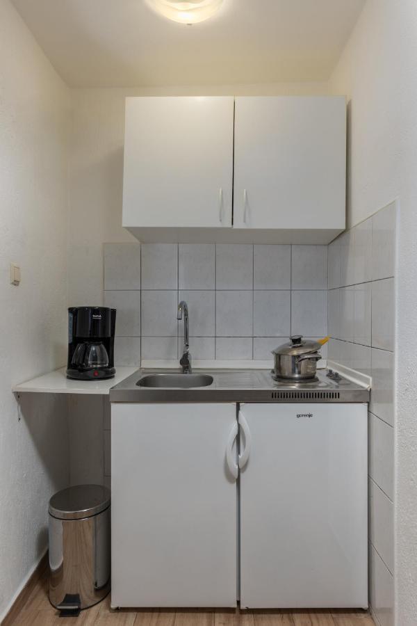 Charming Studio With Hot Tube, Terrace, Barbecue And Garden Kraljevica Exterior photo