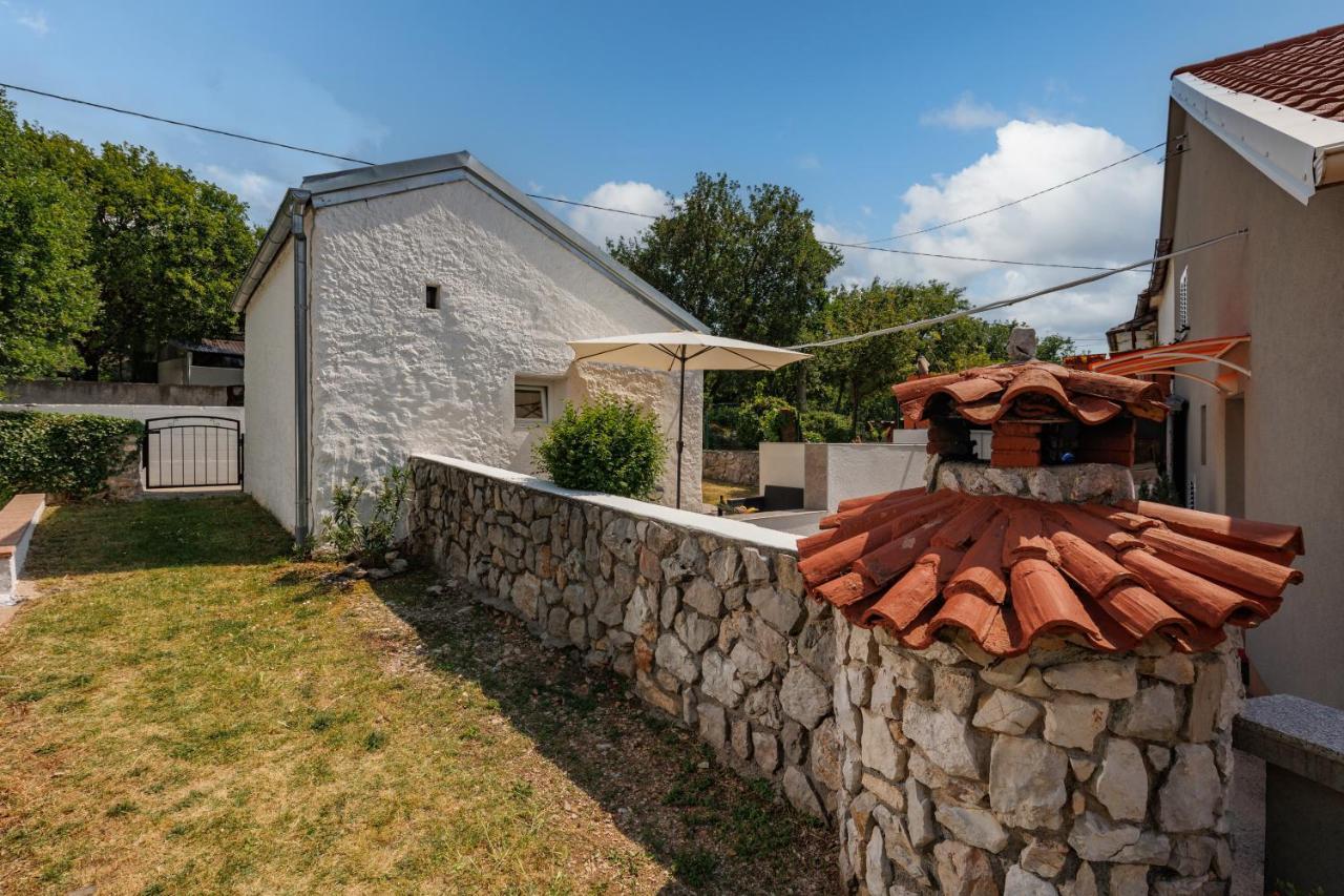 Charming Studio With Hot Tube, Terrace, Barbecue And Garden Kraljevica Exterior photo